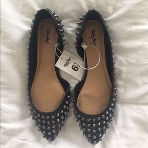Flats shoes