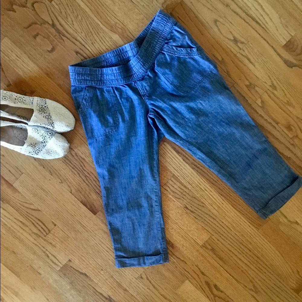 Old Navy maternity Capri pants