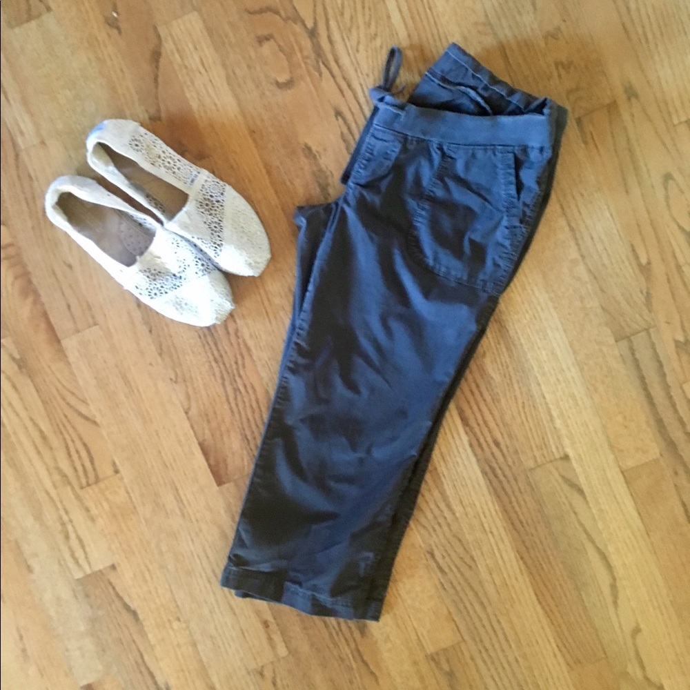 Old Navy Maternity Capri pants