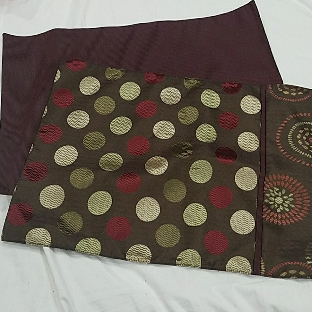 Pier one Table Runner & 4 Placemats