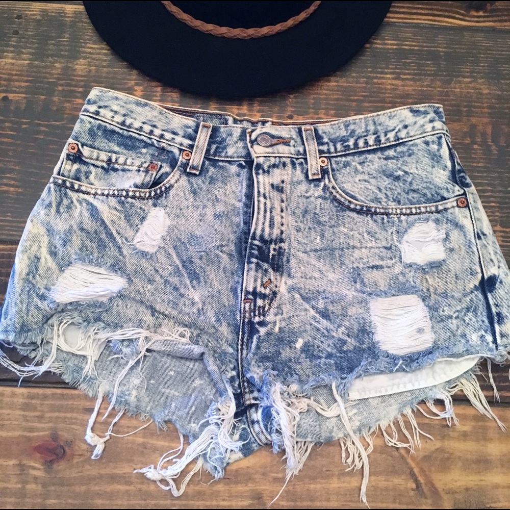 Distressed AcidWash High Waisted Denim Levi Shorts