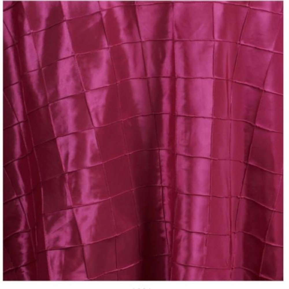 Pintuck table linens