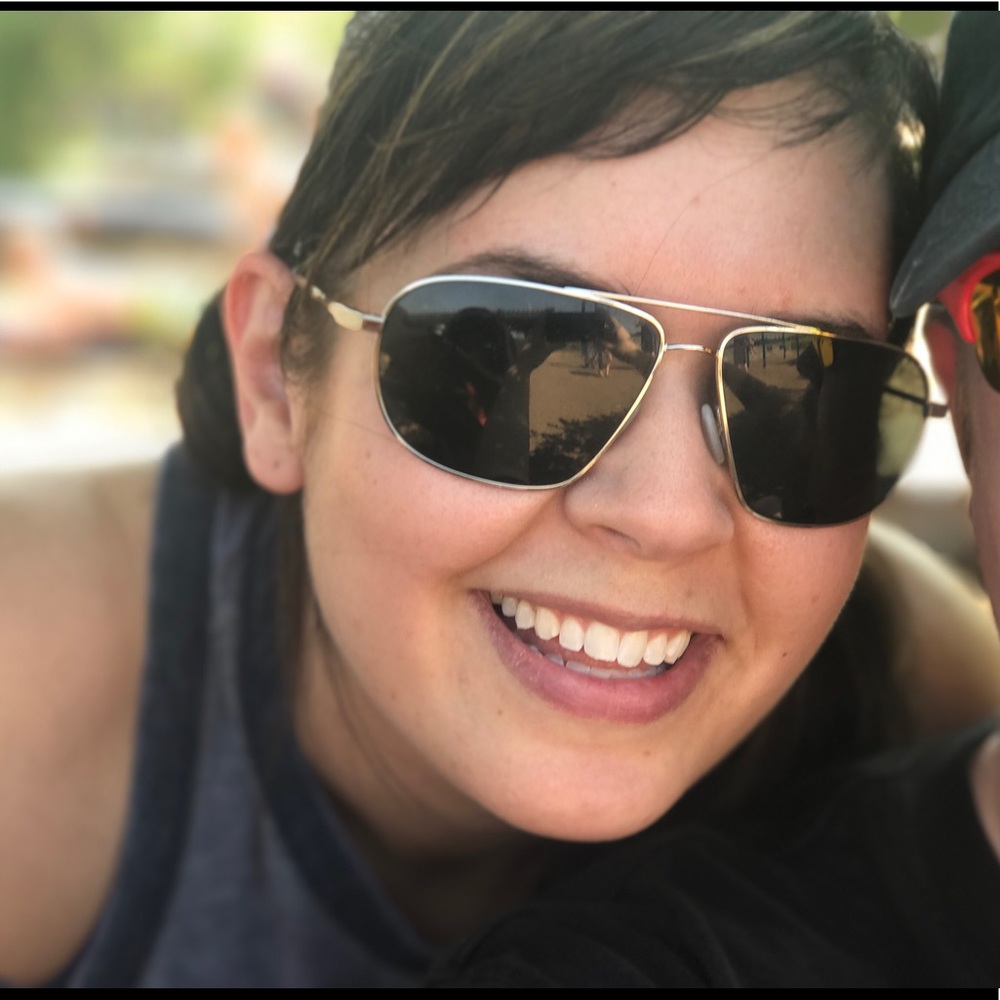 Meet your Posher, Elizabeth