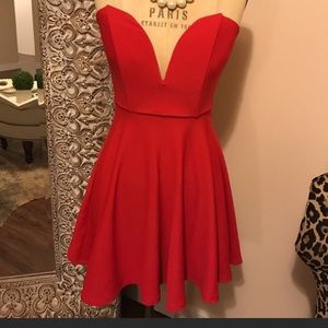 🔥💃🏼LULU's red strapless plunge dress