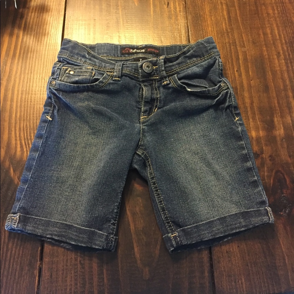 $3 knee length shorts size 7