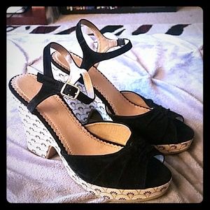 Japanese-inspired wedges with ankle straps