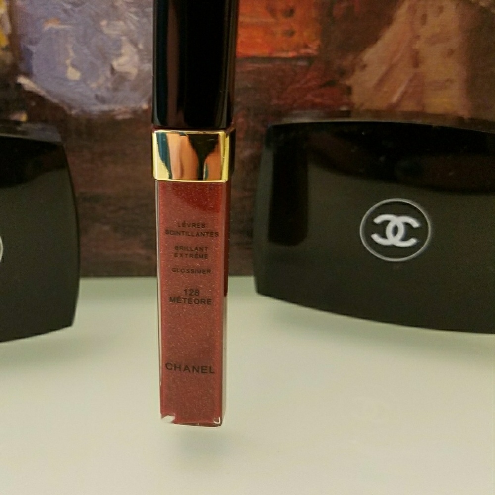 Chanel mini Lipgloss Color is Meteore