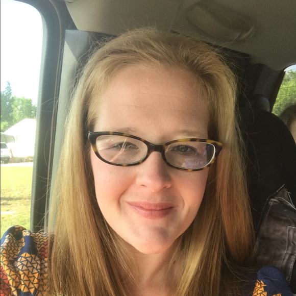 Meet your Posher, Jessica - Picture 1 of 1