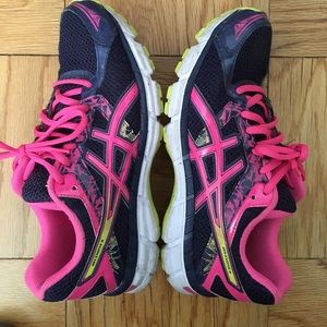 Asics Gel excite 3- barely worn! Size 9.5