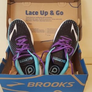 Brooks Pureflow5 running shoes, size 10