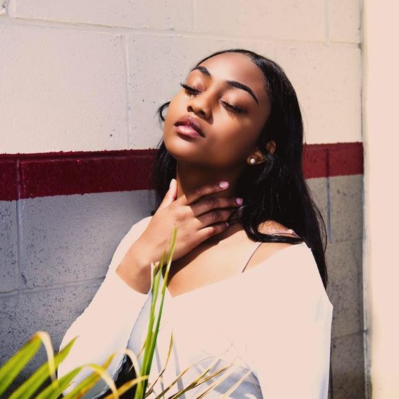 Meet your Posher, Amber - Picture 1 of 1