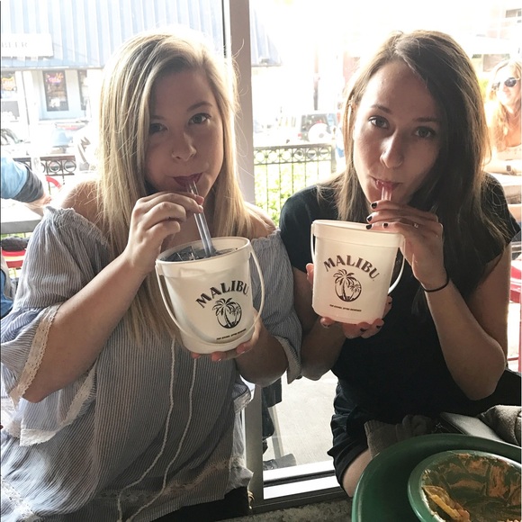 Vacation || Closet temporarily closed! - Picture 1 of 1