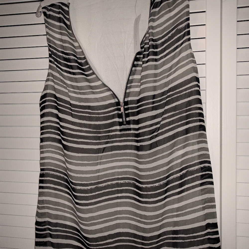 New York and Co Zippered Tank