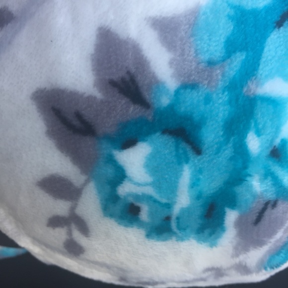 Betsey Johnson Aqua Gray Skull Rose Blanket Queen - Picture 4 of 8