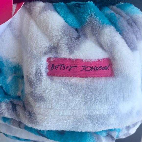 Betsey Johnson Aqua Gray Skull Rose Blanket Queen - Picture 5 of 8