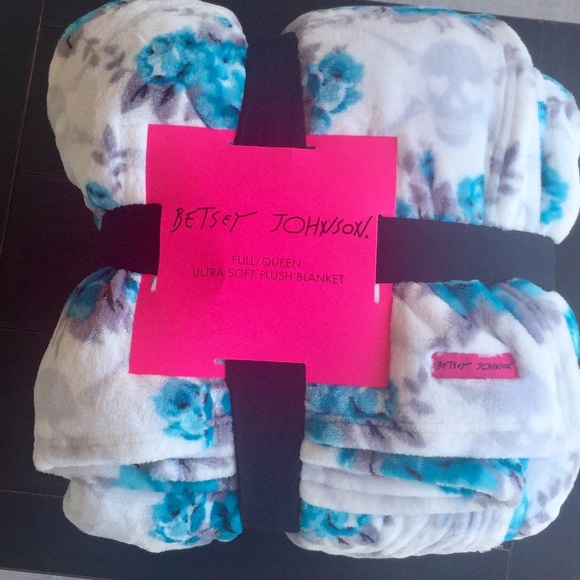Betsey Johnson Aqua Gray Skull Rose Blanket Queen - Picture 6 of 8