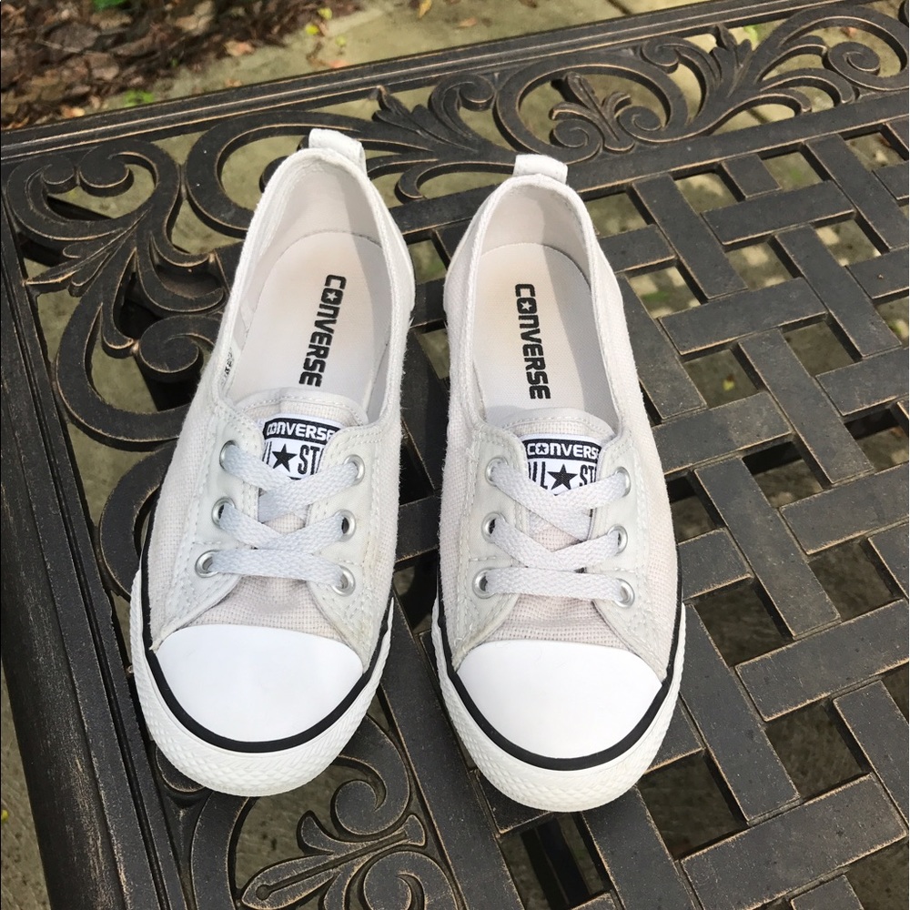 Converse slip on tennis shoes. Size 5