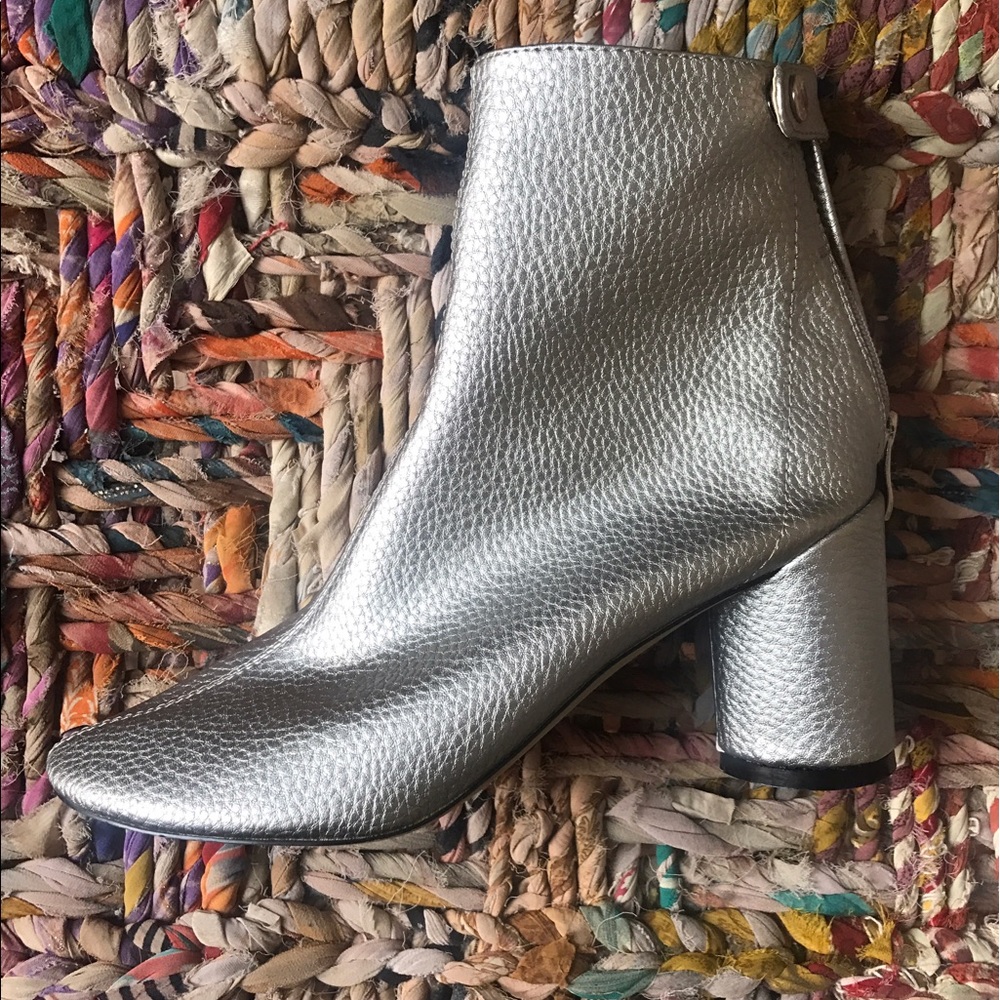 Boots of my dreams! Silver with round heel💕