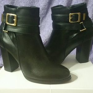 BLACK ANKLE BOOTS, sz 8, chunky heel