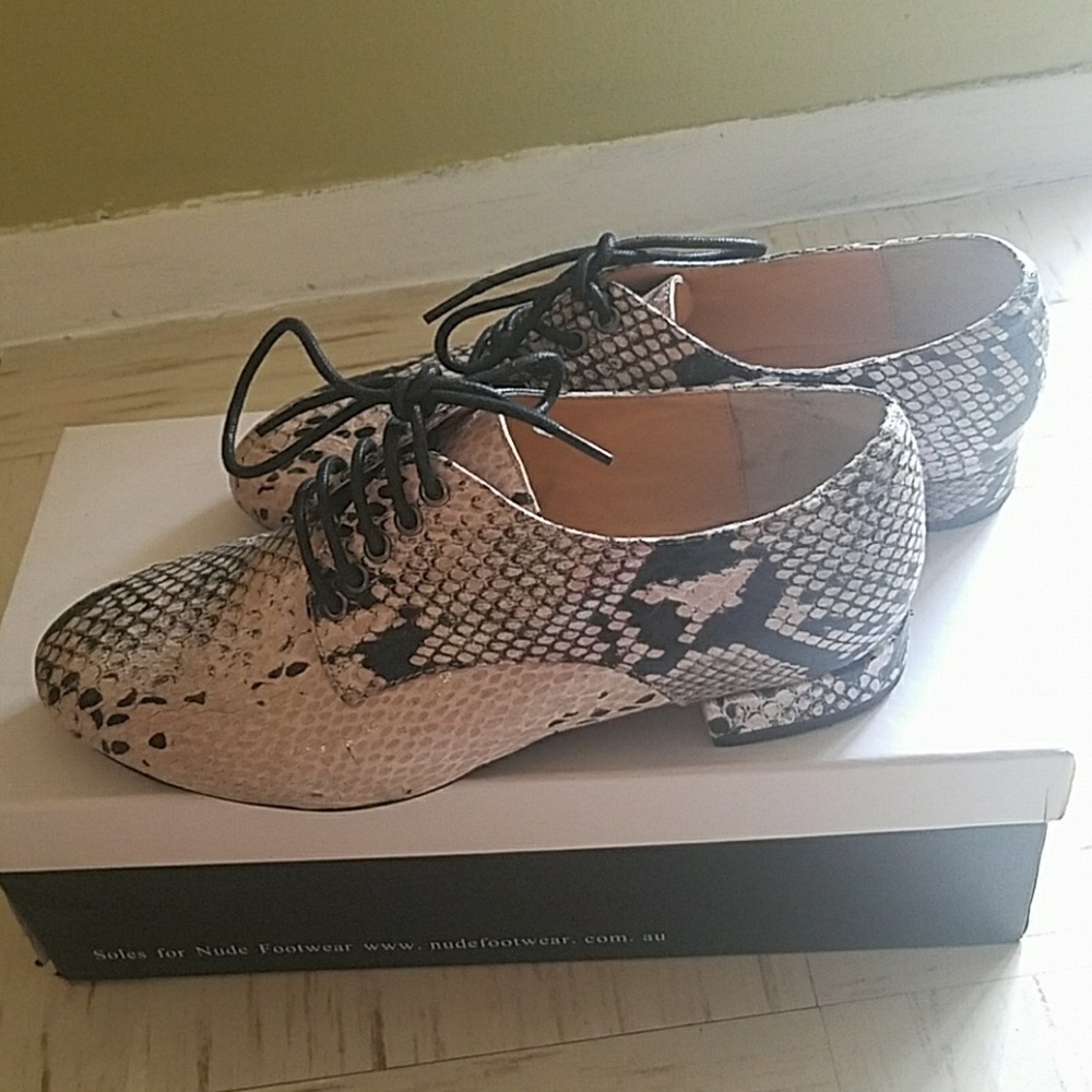 Shoes - Picture 2 of 5