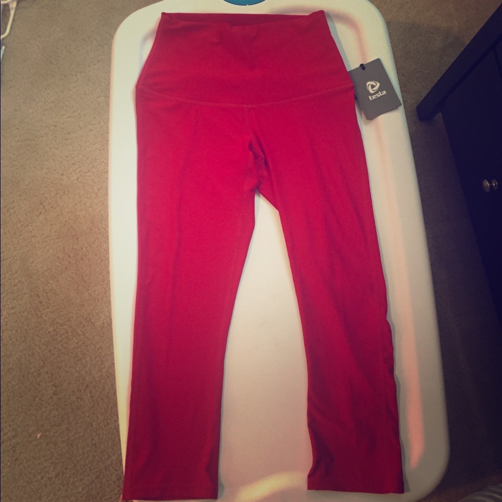 NWT Capri workout pants
