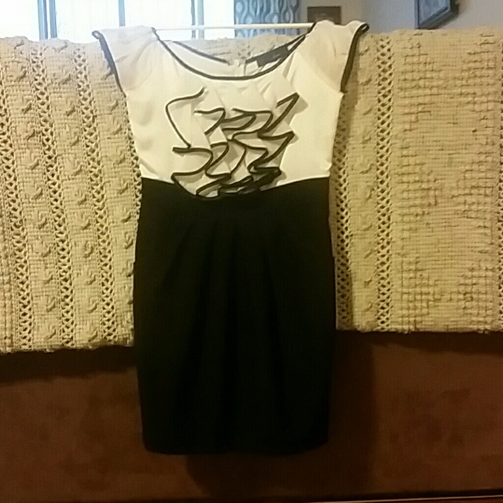 Dress - Picture 2 of 2
