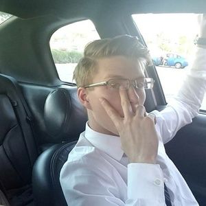 Meet your Posher, Dustin