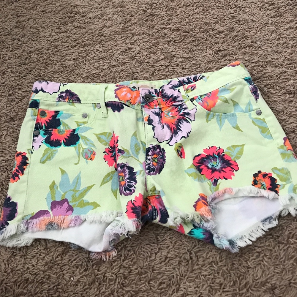 Roxy shorts. Size 28.