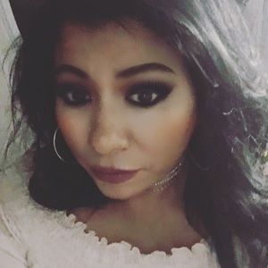 Meet your Posher, Esperanza