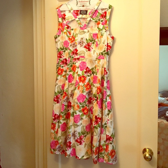 hearts & roses Dresses & Skirts - Mod Cloth Hearts & Roses Swing Dress USA 12 UK 16