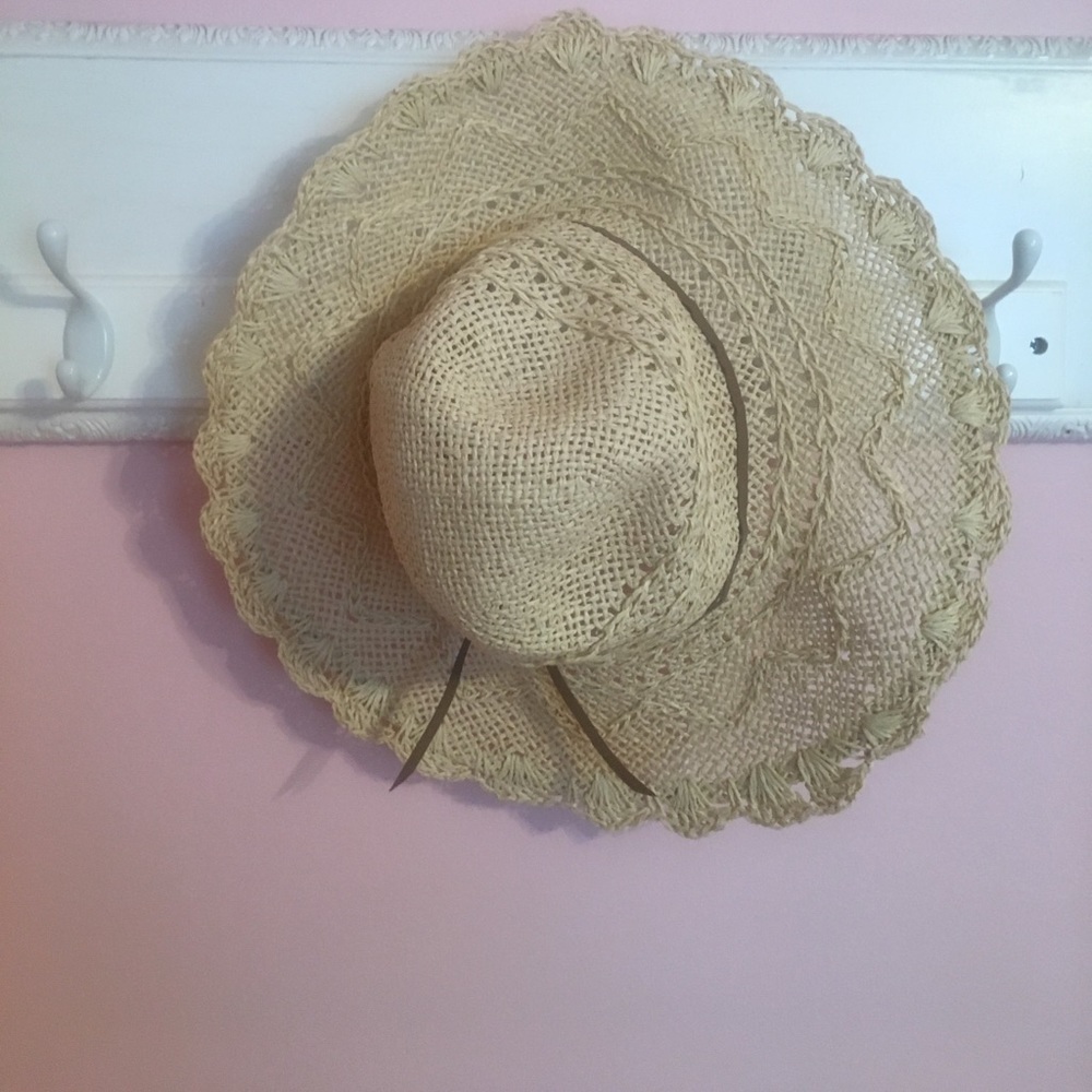 Straw beach hat