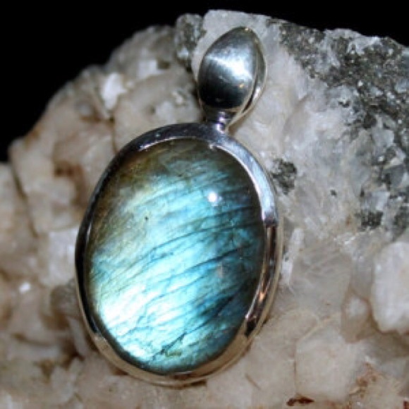 etsy Jewelry - Blue-green large Labradorite pendant