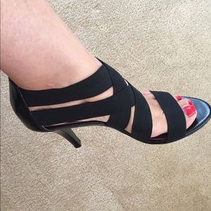 New Tahari Size 9 Strappy Heels