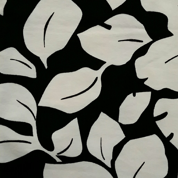 Pants, large contrast flower pattern - Picture 3 of 3