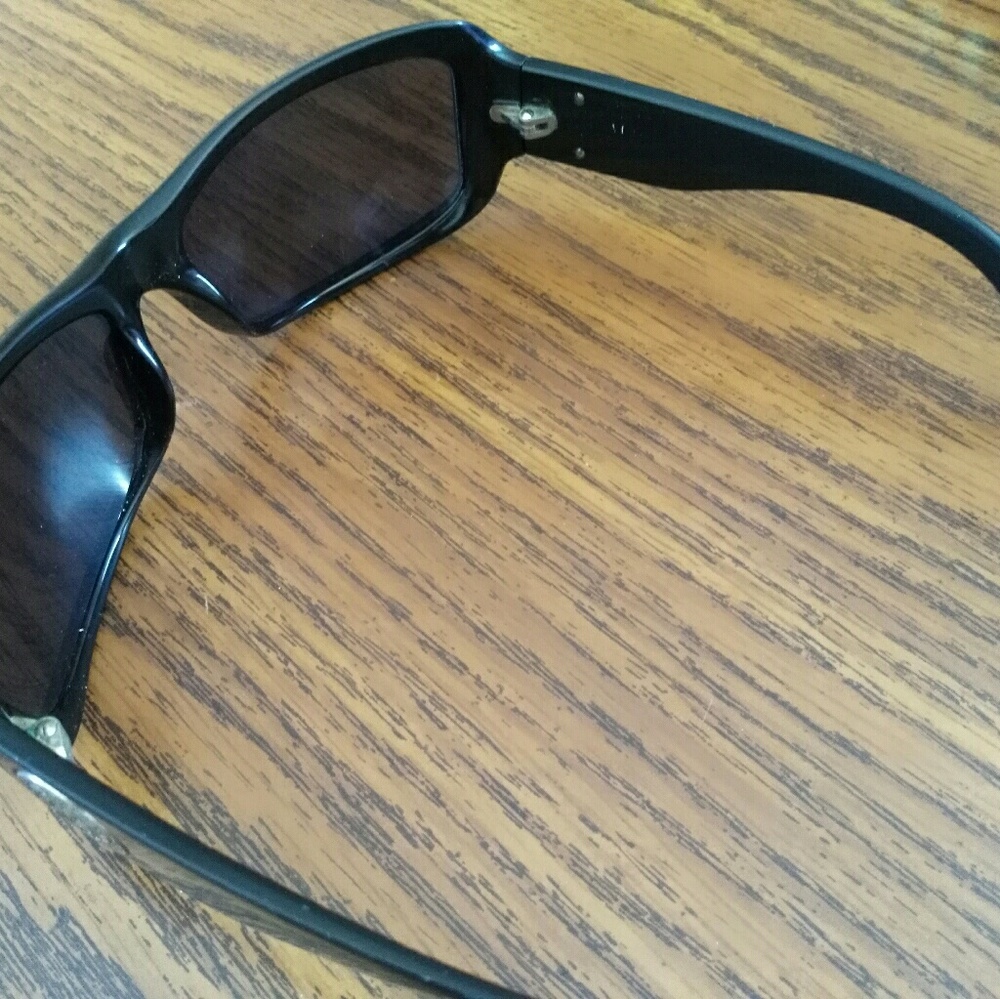 Versace Sunglass - Picture 3 of 3
