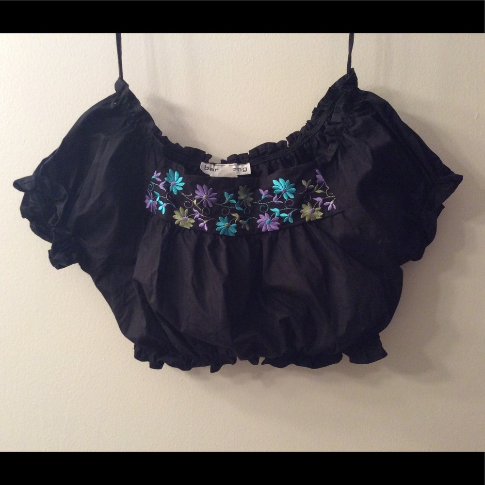 Embroidered belly top with flower detail size M!