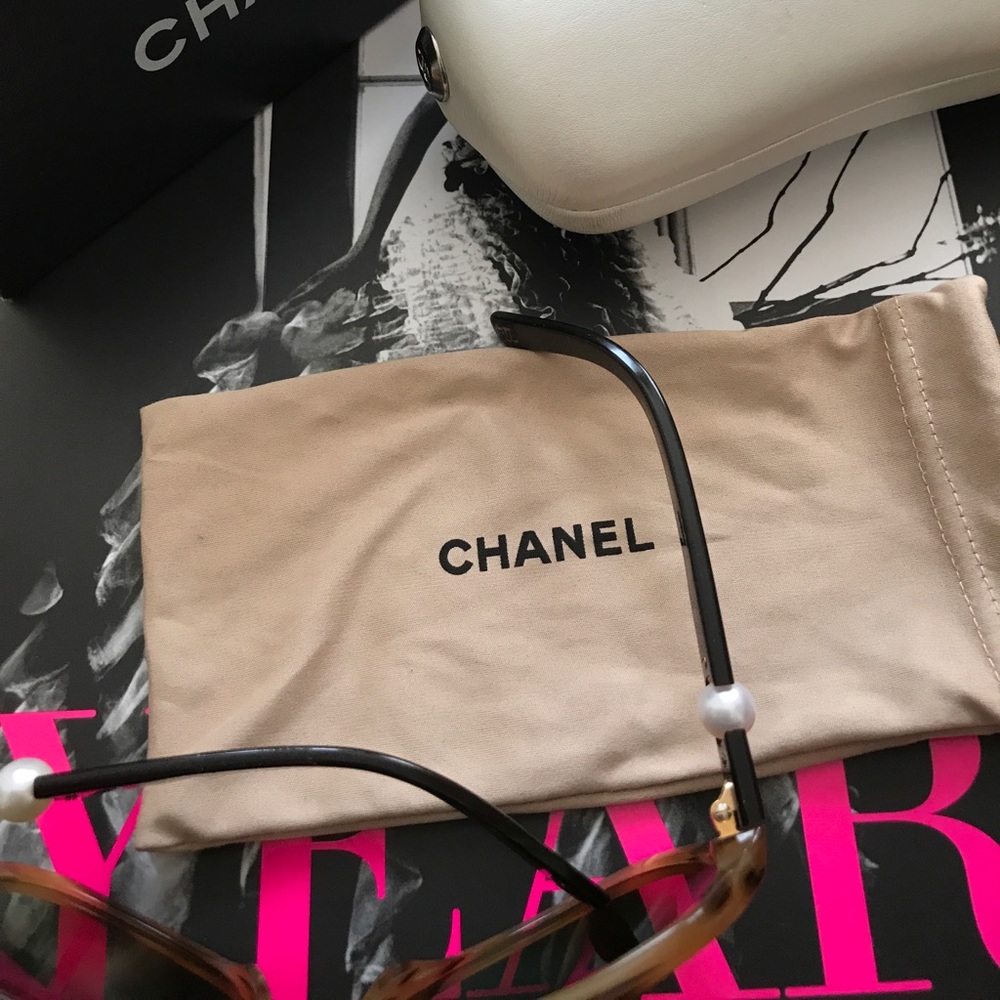 Chanel Pearl Sunglasses - Picture 8 of 8
