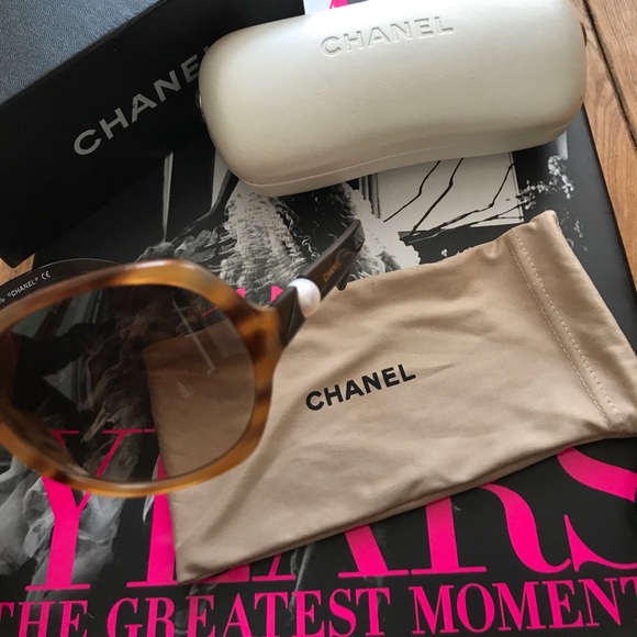 Chanel Pearl Sunglasses - Picture 2 of 8