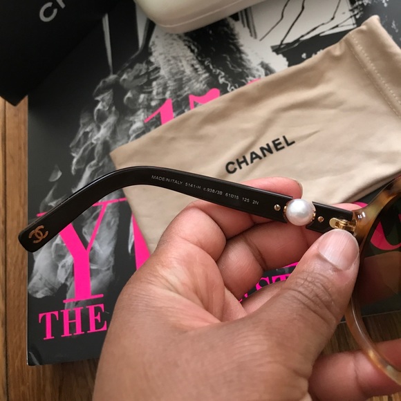 Chanel Pearl Sunglasses - Picture 4 of 8