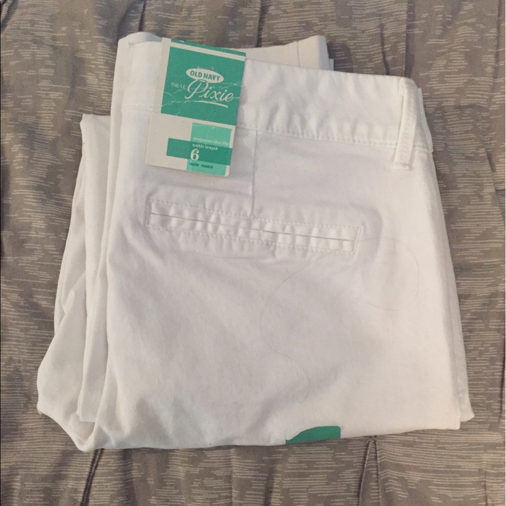 Old Navy White Pixie NWT- size 6