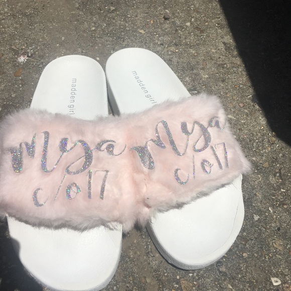 Custom slippers - Picture 2 of 3