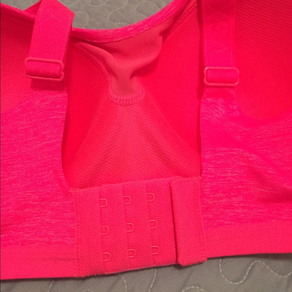 Victoria Secret sports Bra - Picture 2 of 3