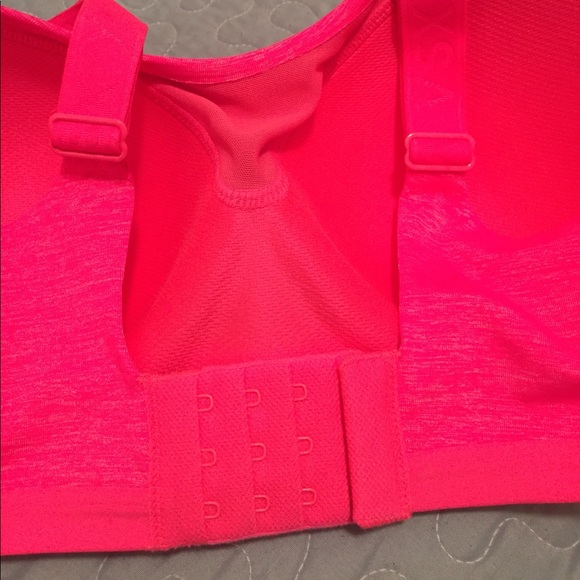 Victoria Secret sports Bra - Picture 2 of 3