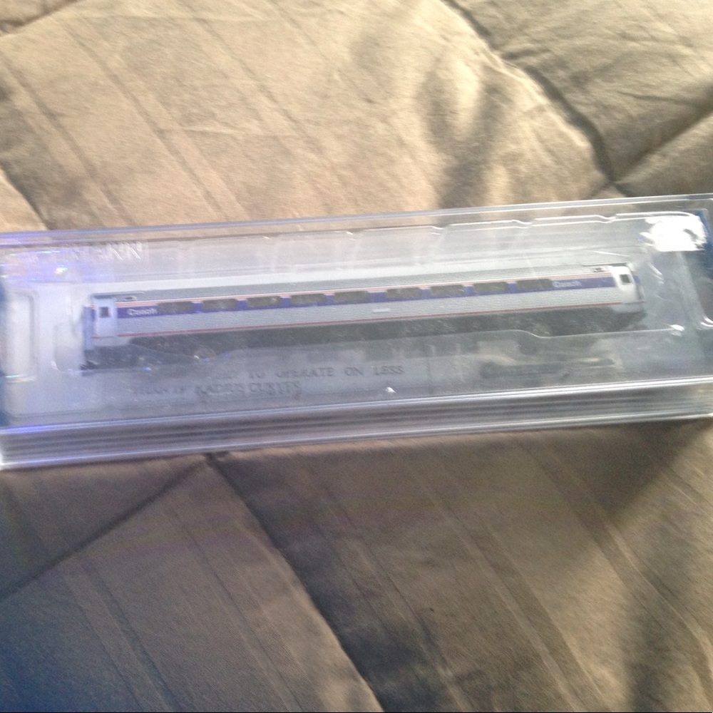 Bachman N scale Amtrak Coach car