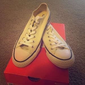 Converse Off White Sneaker!