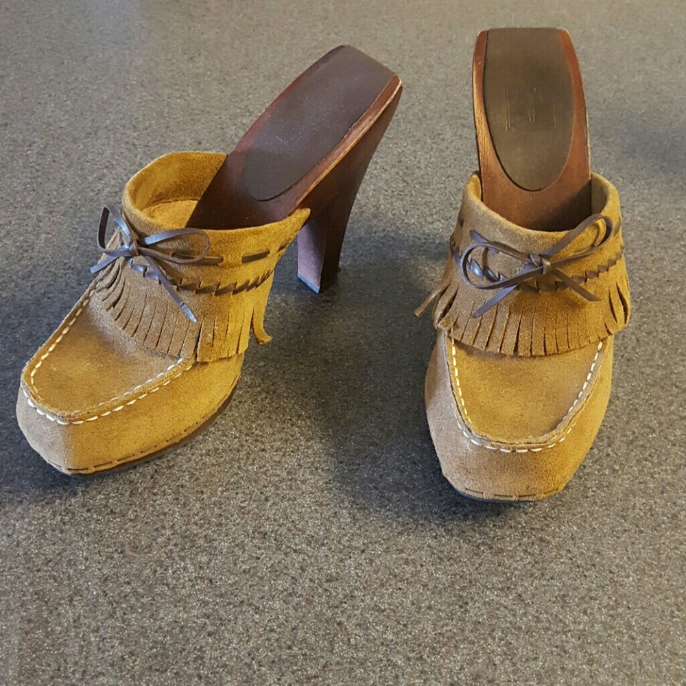 Frye Lacey Clogs