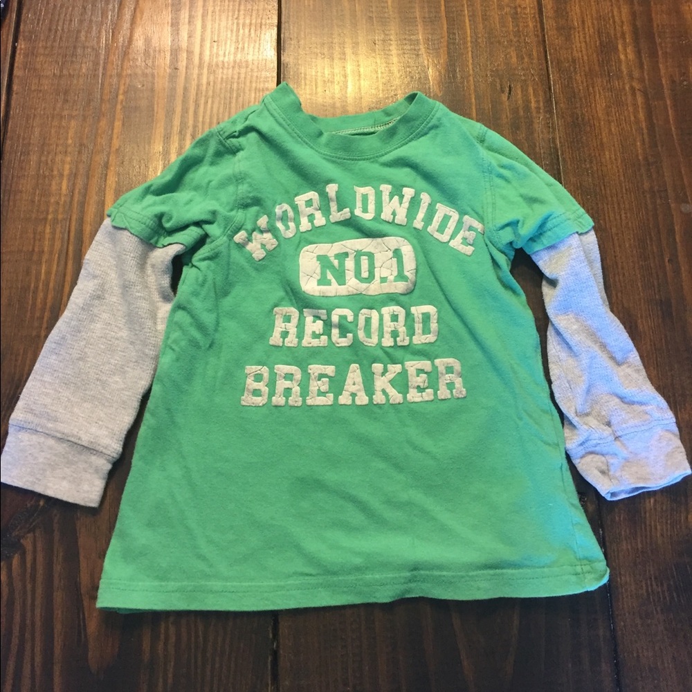 $3 Carter's shirt size 4