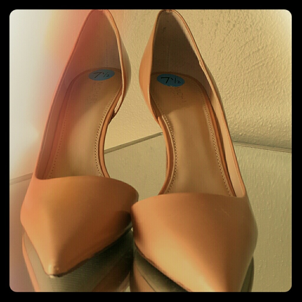 REDUCED EUC Michael Kors pointed toe leather pumps