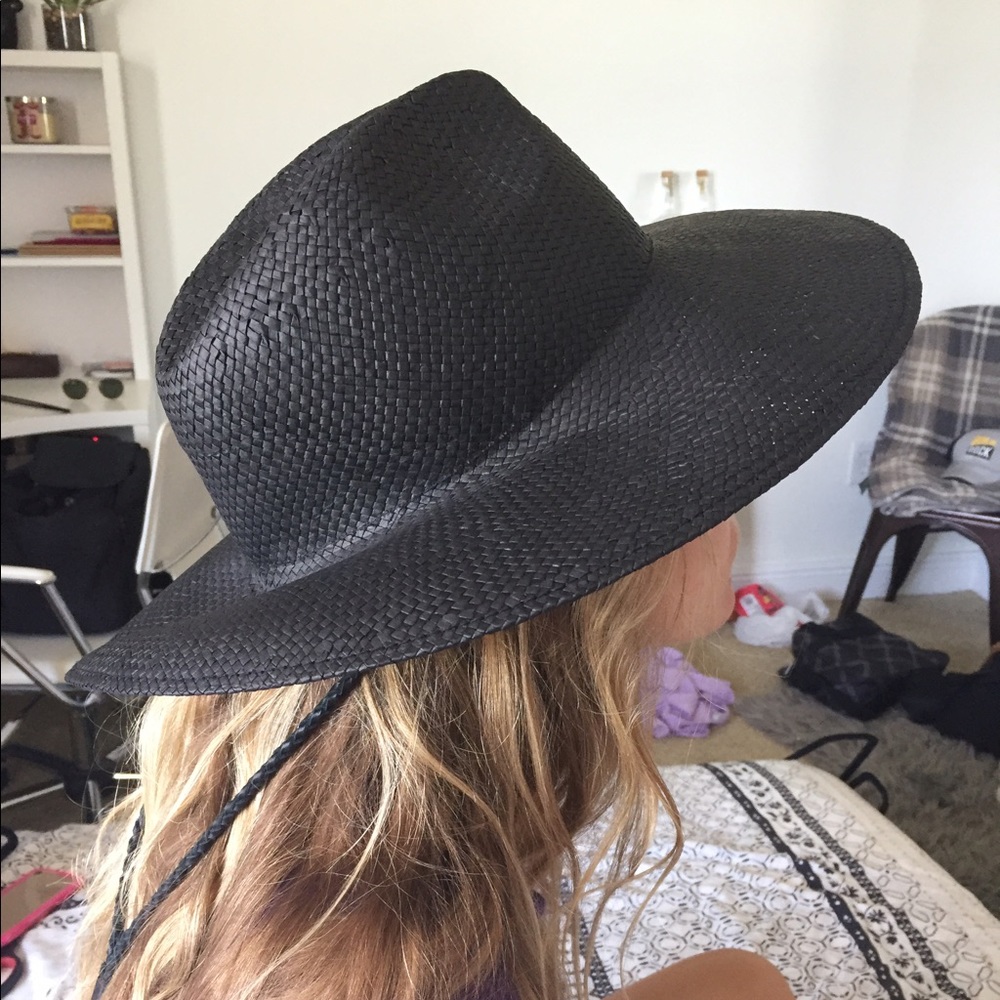 A Madewell hat.
