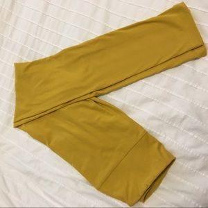 LuLaRoe One Size Mustard yellow leggings.